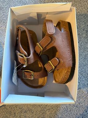 NWT Lucky Brand Kids Brown Triple-Buckle Cork Footbed Sandals - Size: Toddler 8